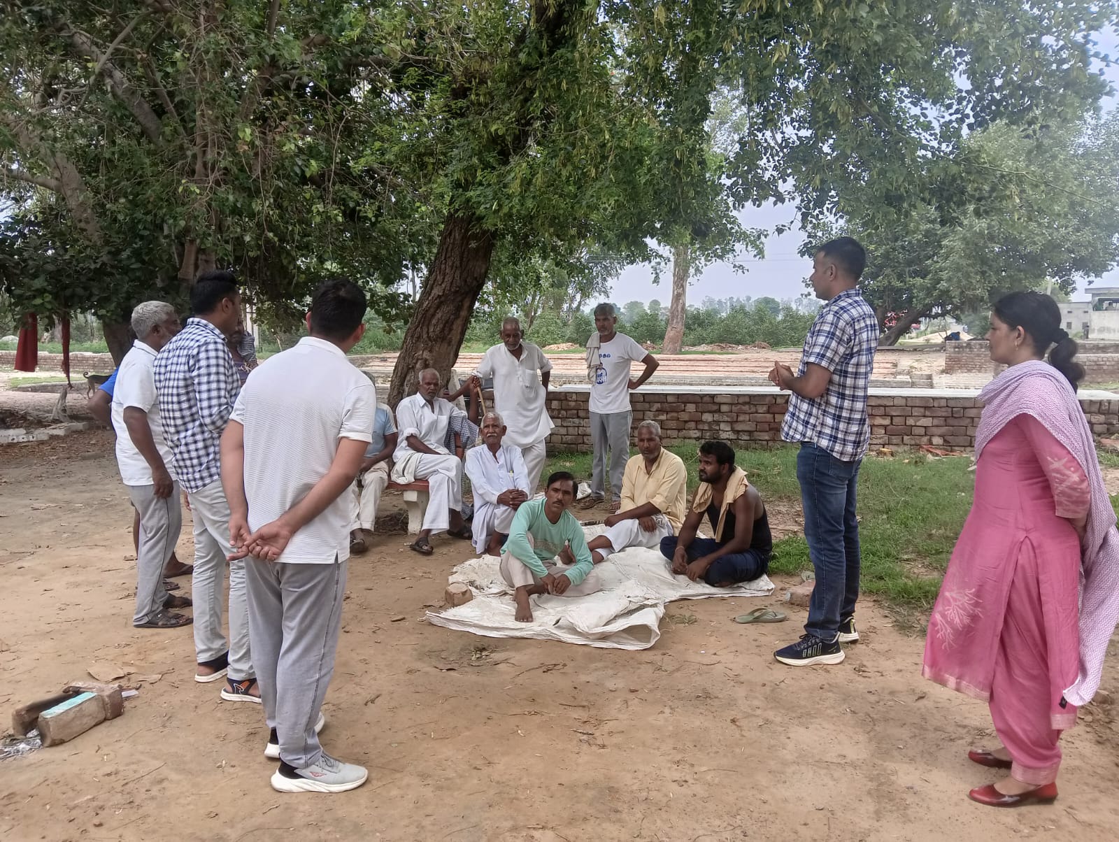 As per the directions of Superintendent of Police Amit Yashvardhan, awareness campaign is being run in every village under "Nasha Mukt Pakhwada"